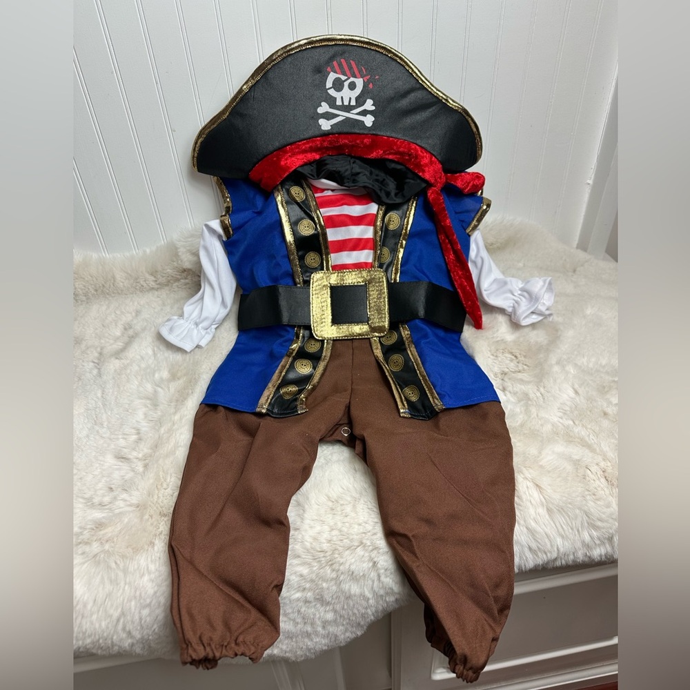 Infants Pirate Costume with Hat.. 0-6 months